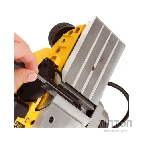 Електрорубанок DeWALT 1050 Вт, ширина 82 мм (D26500)