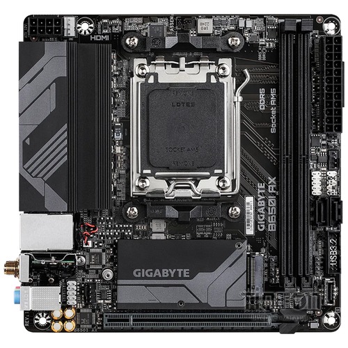 GIGABYTE B650I AX