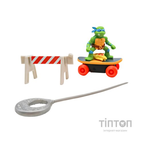 Ігровий набір Funrise TMNT Черепашки-ніндзя класичні Скейтбордист з лаунчером Леонардо (71040)
