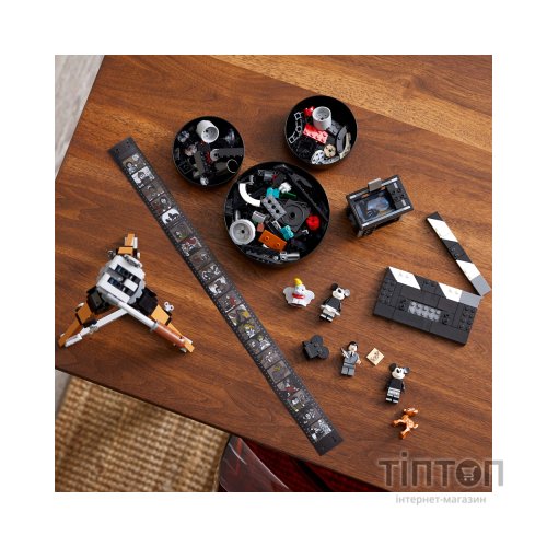 Конструктор LEGO Disney Камера вшанування Волта Діснея 811 деталей (43230)