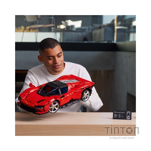 Конструктор LEGO Technic Ferrari Daytona SP3 (42143)