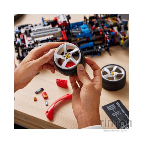 Конструктор LEGO Technic Ferrari Daytona SP3 (42143)