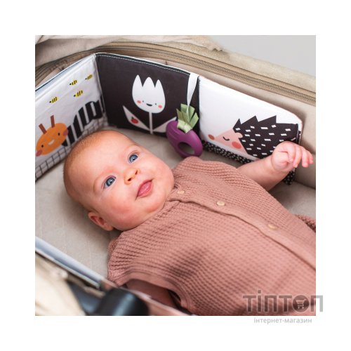 Розвиваюча іграшка Taf Toys книжка-розкладушка колеції Садочок у місті – Зайчики (13065)