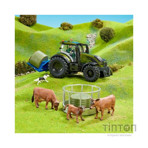 Спецтехніка Britains Модель трактора Valtra з аксесуарами та фігурками 1:32 (43323)