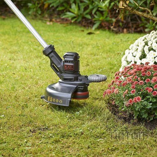 Тример садовий Black&Decker 0.55 кВт, ширина косіння 30 см, 7500 об/хв, вага 2.6 кг (BESTE630)